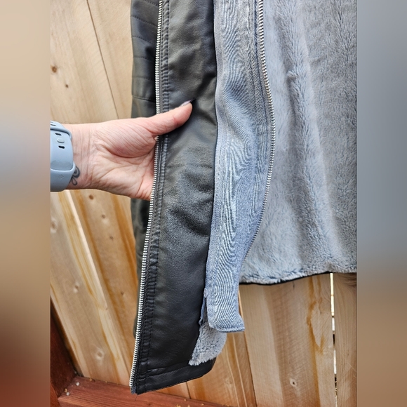 Womens Grey Jacket with Fuzzy Lining - Picture 3 of 4